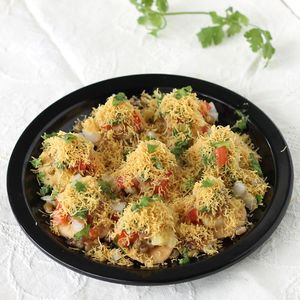Sev batata puri