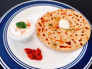 TAWA GOBHI PRANTHA WITH CURD & PICKLE