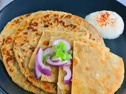 TAWA ONIOIN PRANTHA WITH CURD & PICKLE