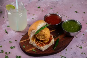 JUMBO VADA PAV COMBO