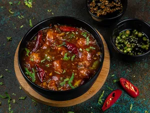 CHICKEN SCHEZWAN