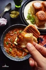 YUMMY CHEESE SAMOSA PAV