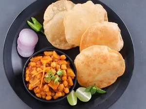 POORI CHOLE & PUNJABI LASSI COMBO