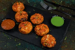AUNTY JI KE TANDOORI VEG MOMOS