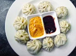 CHICKEN TRADITIONAL STEAMED MOMOS