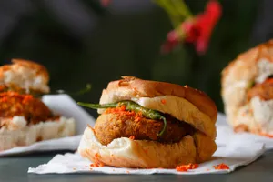 MEXICANA SALSA VADA PAV