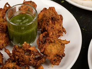 MIX BHAJIA BREAD PAKODA TAPRI CHAI