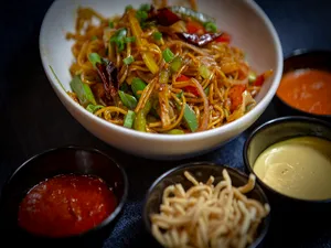 VEG SCHEZWAN NOODLES