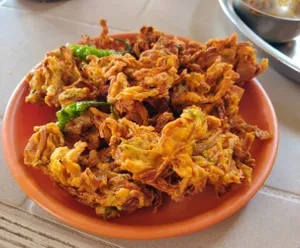 PAKODE SHAKODE  (POTATO,ONION)