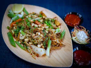 VEG PAD THAI NOODLES