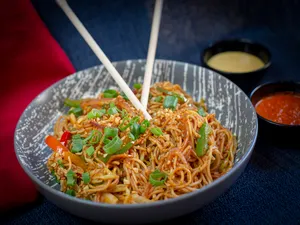 VEG CHILLI GARLIC NOODLES