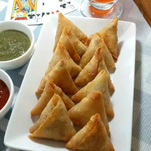 COCKTAIL MINI SAMOSA  4 PCS