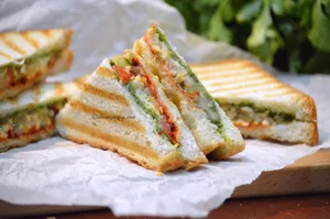 Bombay street sandwich plain