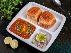 Bombay masala pav 2pc
