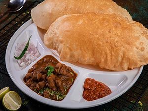 DELHI BHATHURE CHOLE