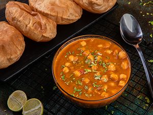 POORI CHOLE